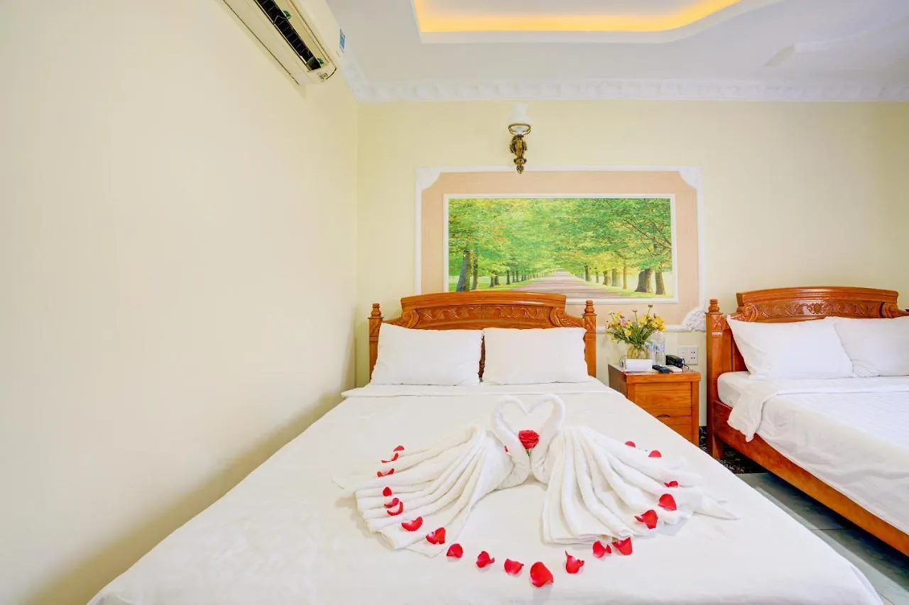 Quang Anh Hotel By The Moment Вунгтау