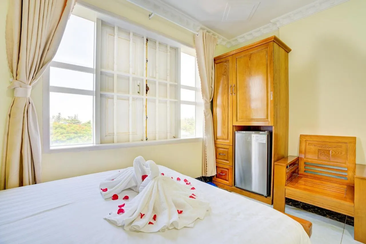 Quang Anh Hotel By The Moment Вунгтау 3*,